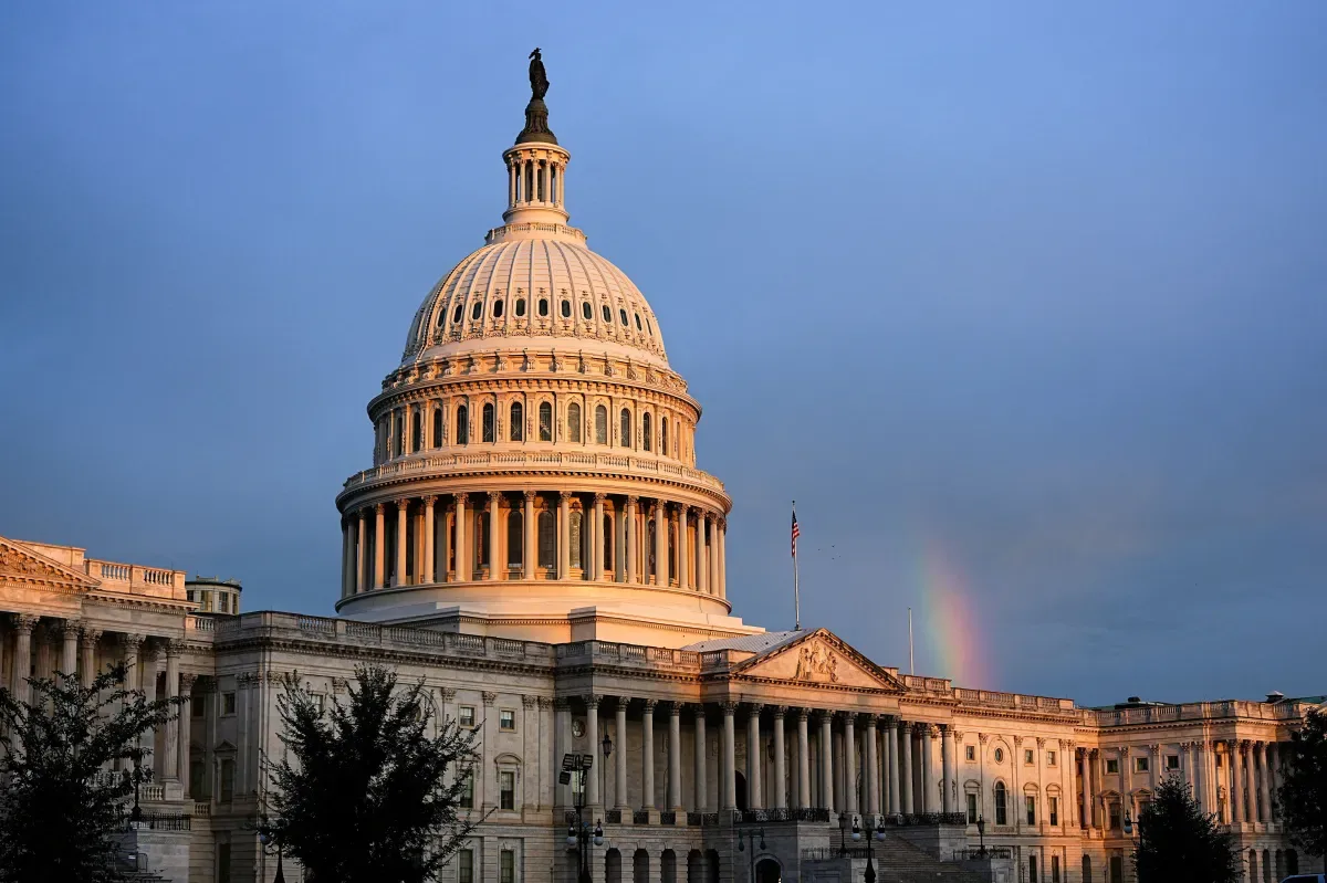 Democratas lideram em três estados e pressionam republicanos no Congresso dos EUA