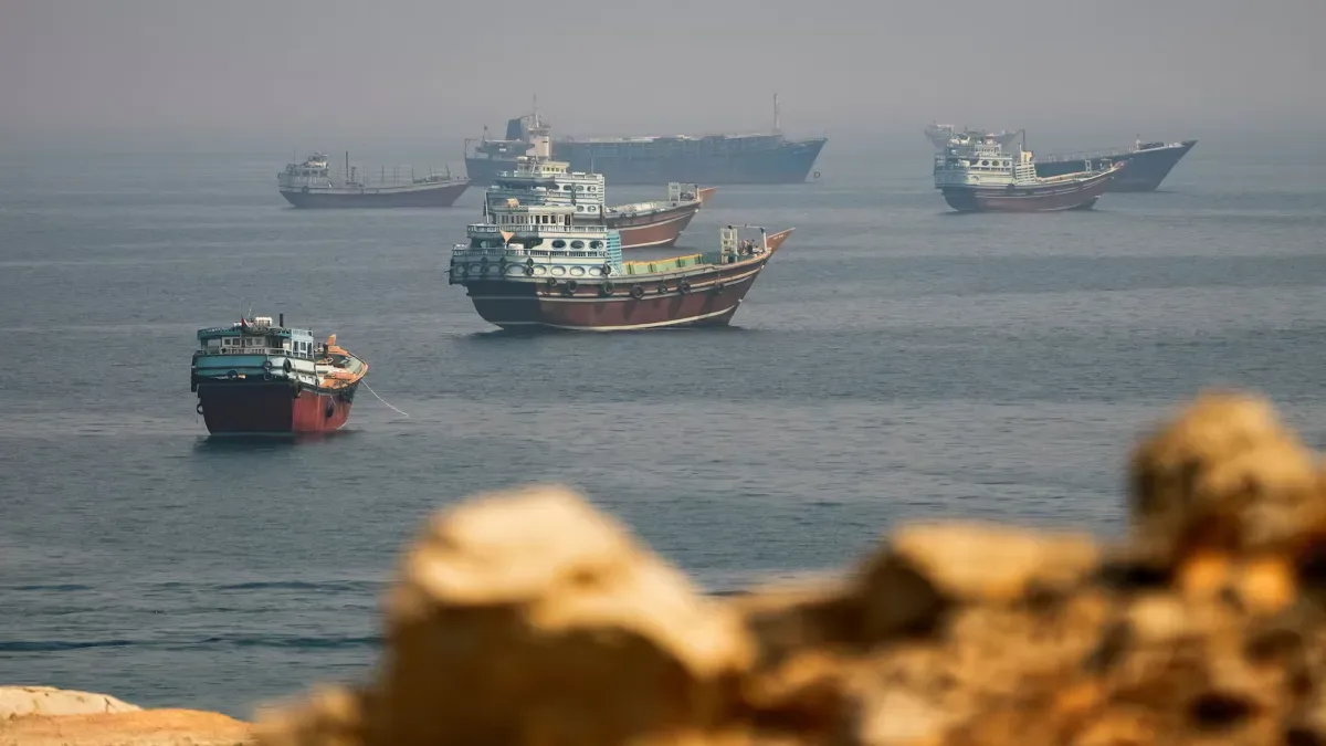 Passagens de navios pelo Estreito de Ormuz caem para nove