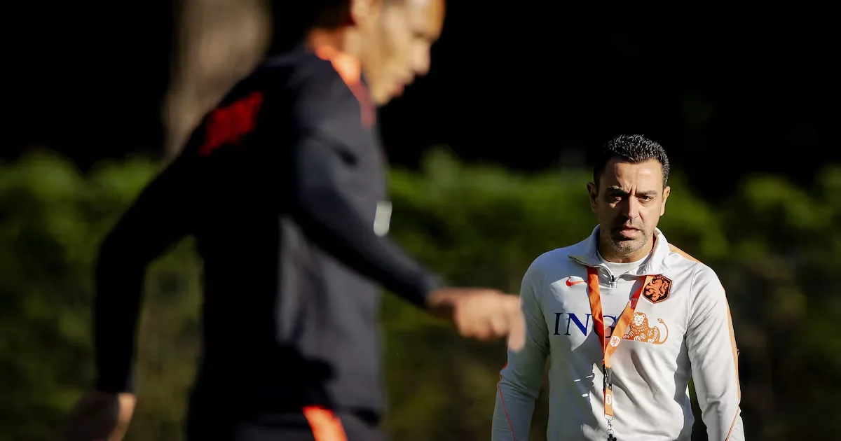 Xavi mantém Memphis Depay nos planos da seleção da Holanda