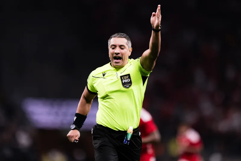 Corinthians enfrenta Internacional com Felipe Fernandes na arbitragem