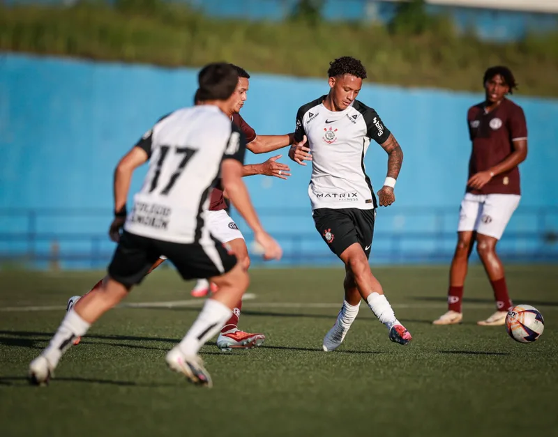 William Batista destaca Cristian e cobra comprometimento no Corinthians