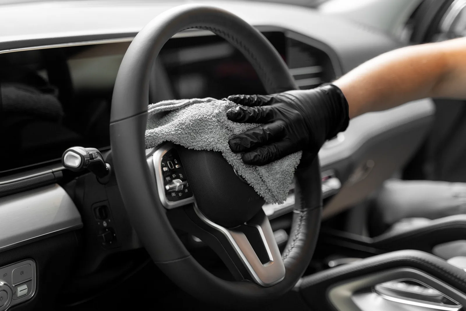 Quatro opções de silicone automotivo com preços a partir de R$ 19