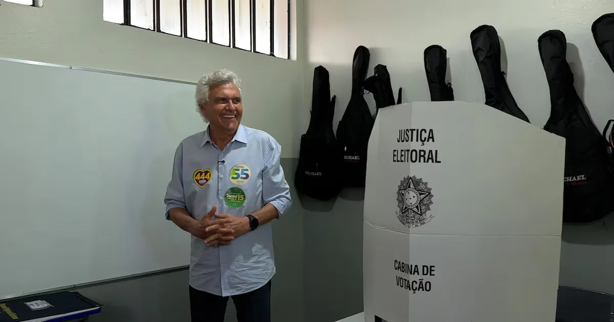Caiado promete combater violência e juros após votar em Goiás