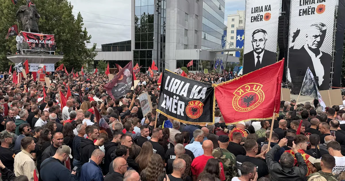 Protesto reúne milhares em Pristina antes de sentença contra ex-líderes do Kosovo