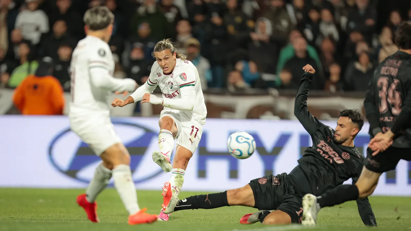 Fluminense perde para o Platense, mas avança à semifinal da Libertadores
