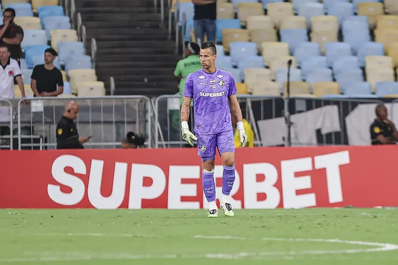 Fábio alcança 537 partidas sem sofrer gols pelo Fluminense