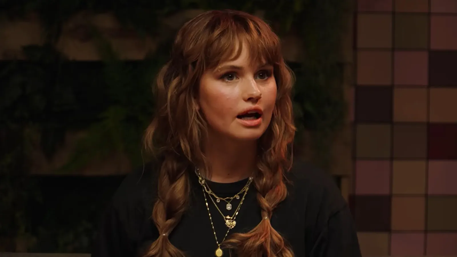 Debby Ryan relata lesão cerebral e seis meses de reabilitação neurológica