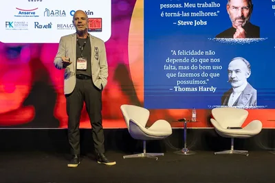 Carlos Jacobina destaca erros, referências e confiança na liderança hoteleira