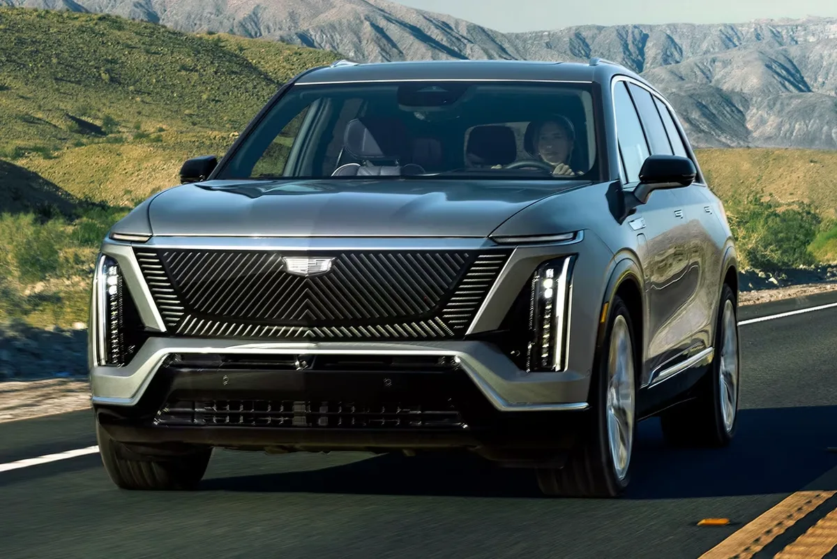 Cadillac inicia pré-venda de dois SUVs elétricos no Brasil