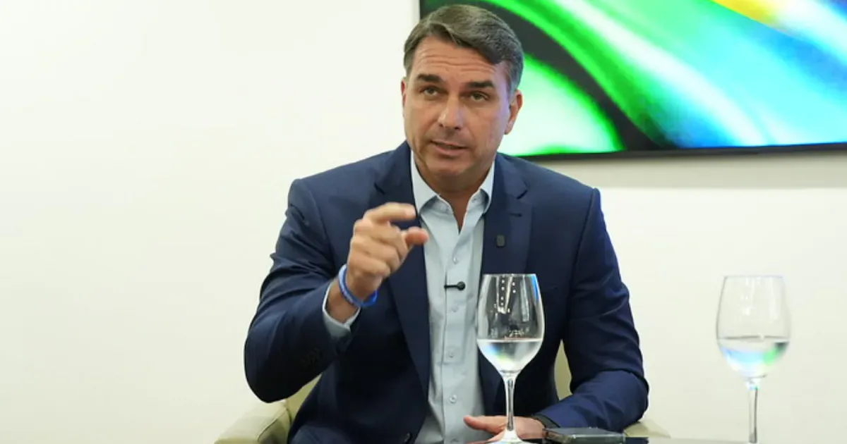 Plano de Flávio prevê internet e apoio a famílias sem vaga em creche