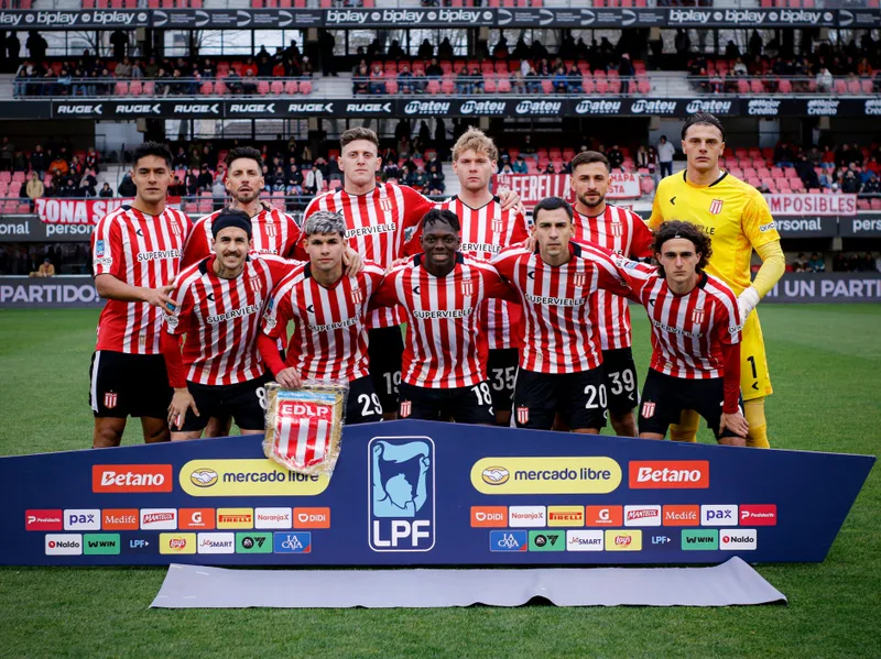 Estudiantes preserva titulares, vence no Argentino e perde Benedetti antes do Corinthians
