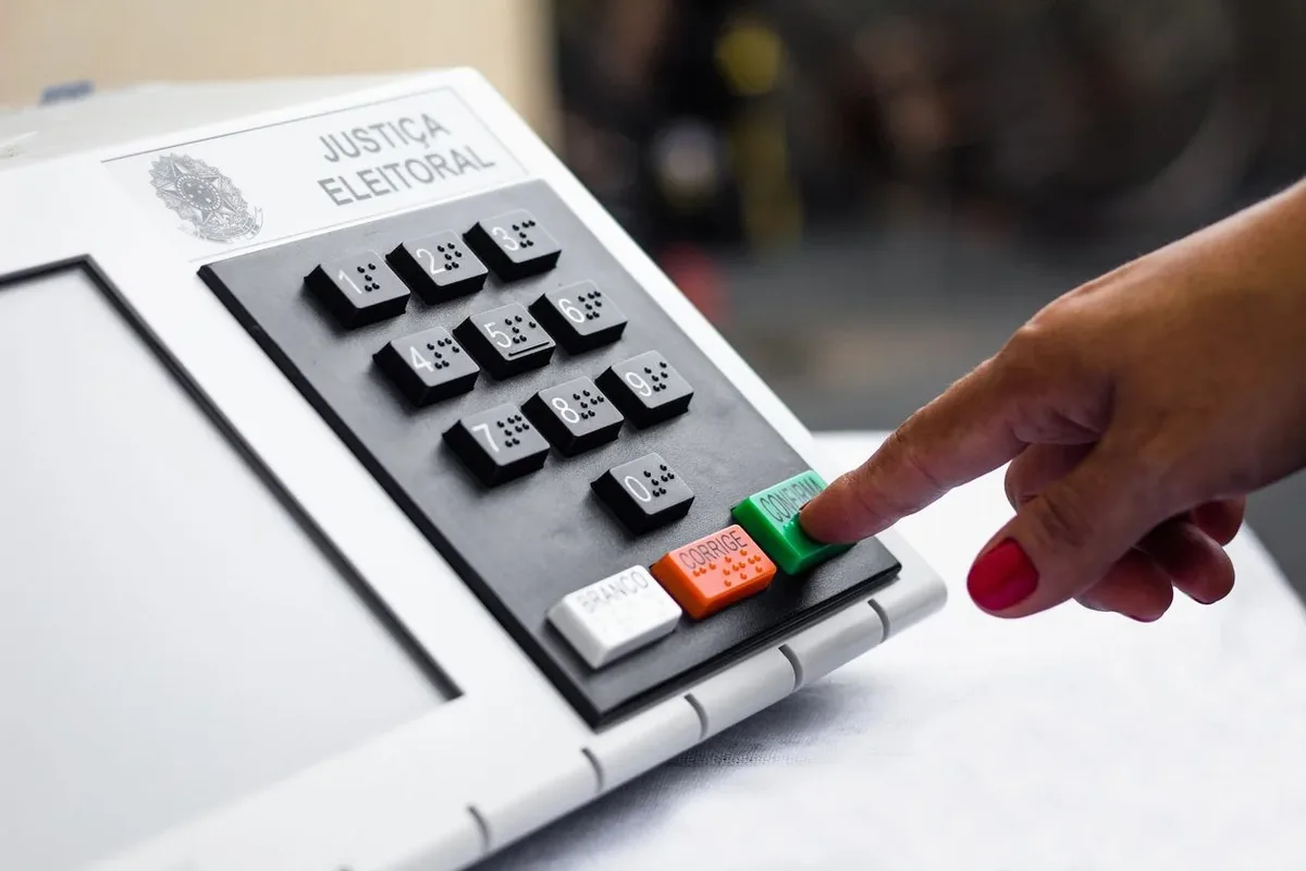 Quatro apps oficiais para acompanhar as Eleições 2026