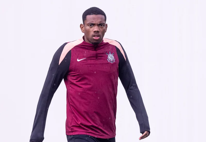 Crystal Palace mantém André Luiz em lista de monitoramento do Corinthians