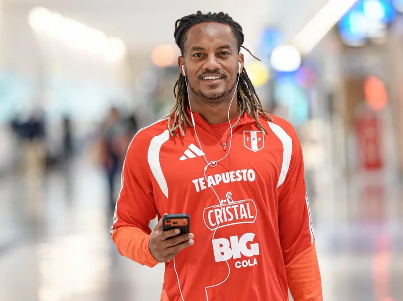 Carrillo volta pela seleção peruana após edema muscular na coxa