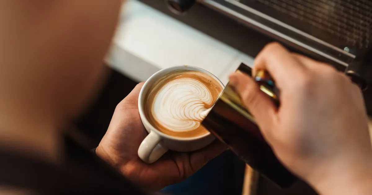 São Paulo reúne lattes com flor de laranjeira, tahine e banana