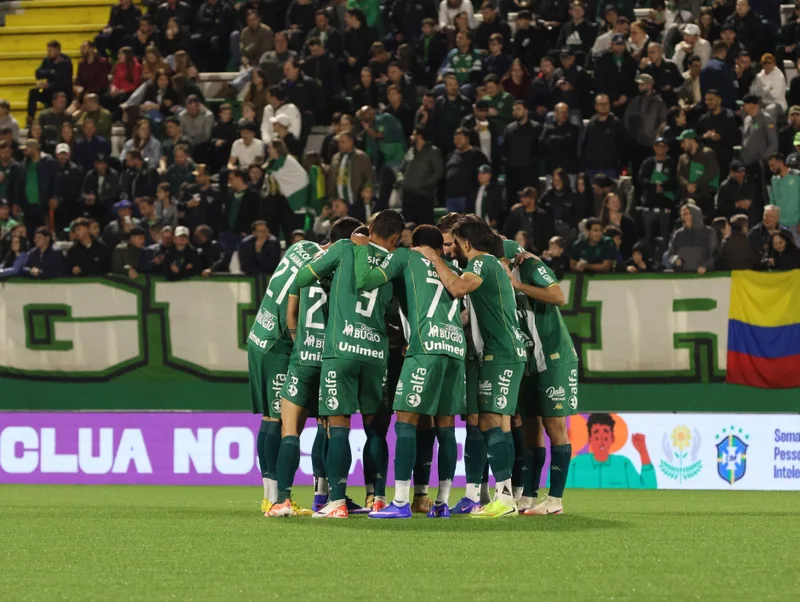 Chapecoense chega ao duelo com o Corinthians na lanterna do Brasileirão