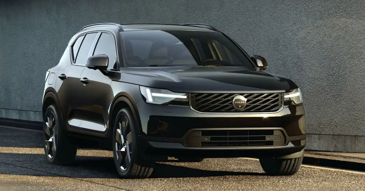 XC40 2027 ganha central maior e novos recursos de segurança