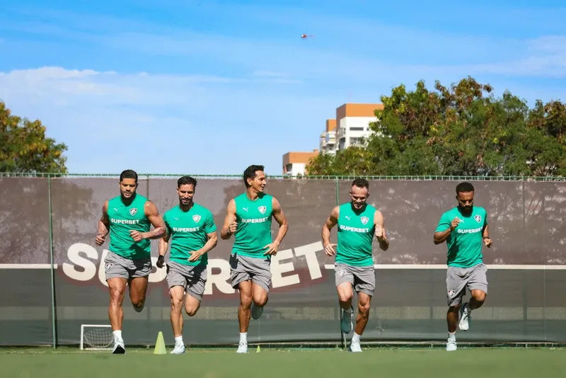 Renê fica fora de treino e pode perder sequência do Fluminense