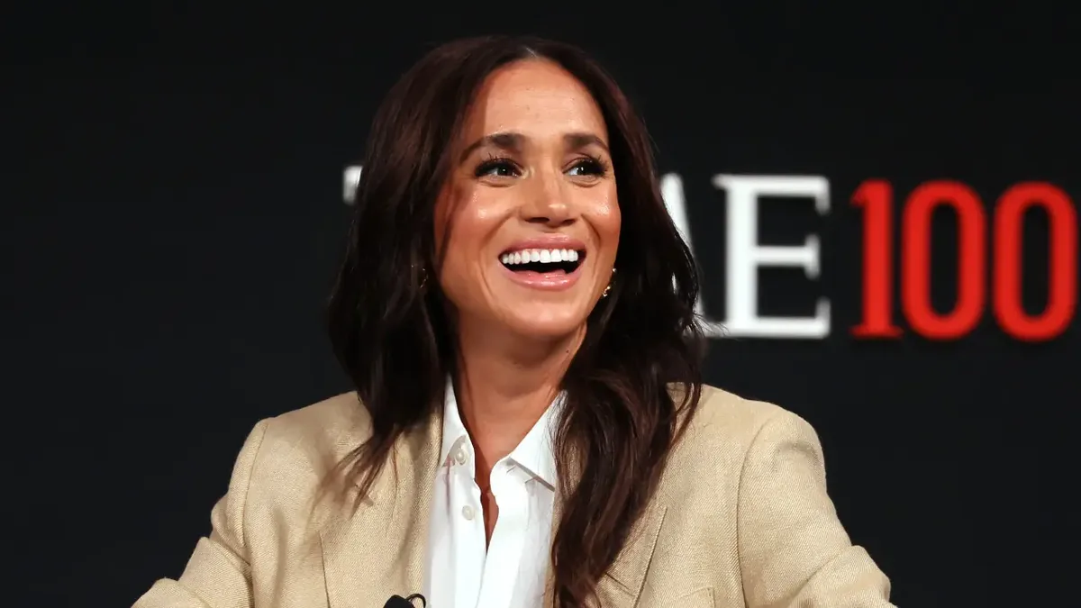 Número de Meghan Markle é exposto após mensagem em grupo de pais