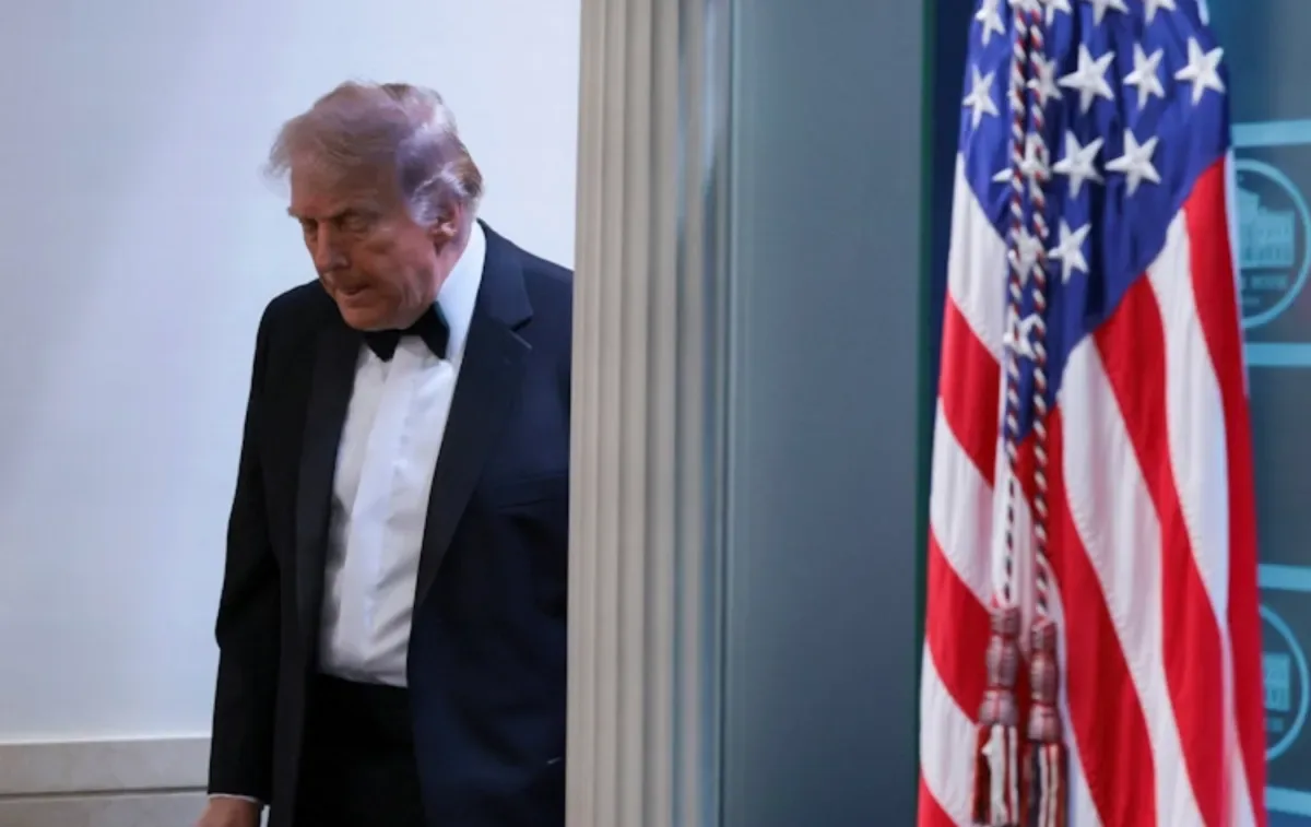 Aprovação de Trump recua a 32% em meio a críticas sobre custo de vida e guerra