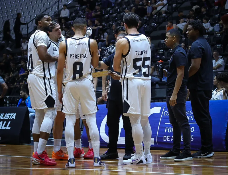Corinthians vence no Paulista enquanto mantém uma parcela do basquete em aberto