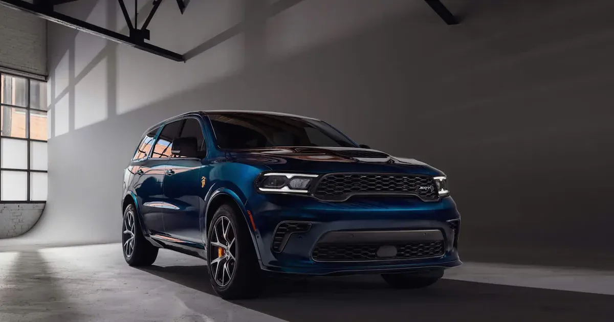 Dodge oferece nova pintura azul-escura para o Durango 2027