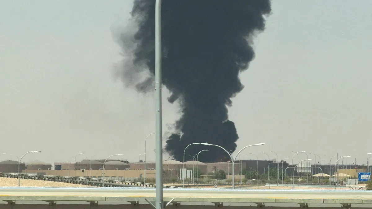 Houthis dizem ter atacado alvos em Riad após fumaça perto de aeroporto