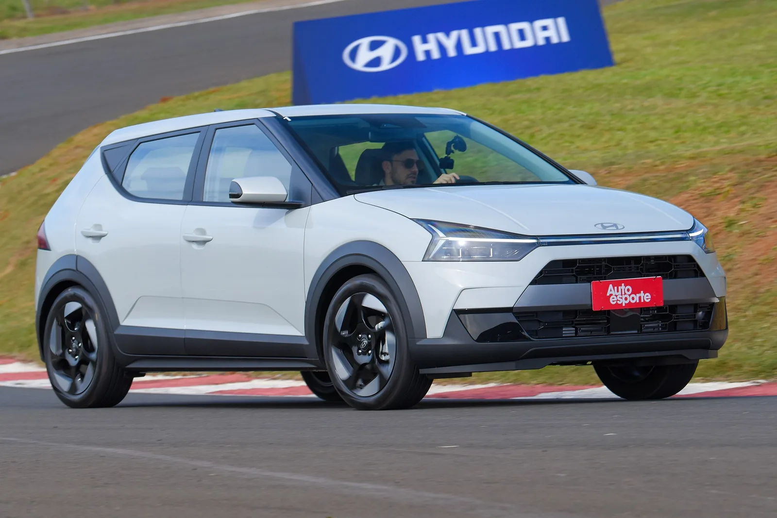 Sonic RS ou i20 Ultimate: veja diferenças entre os hatches de R$ 140 mil