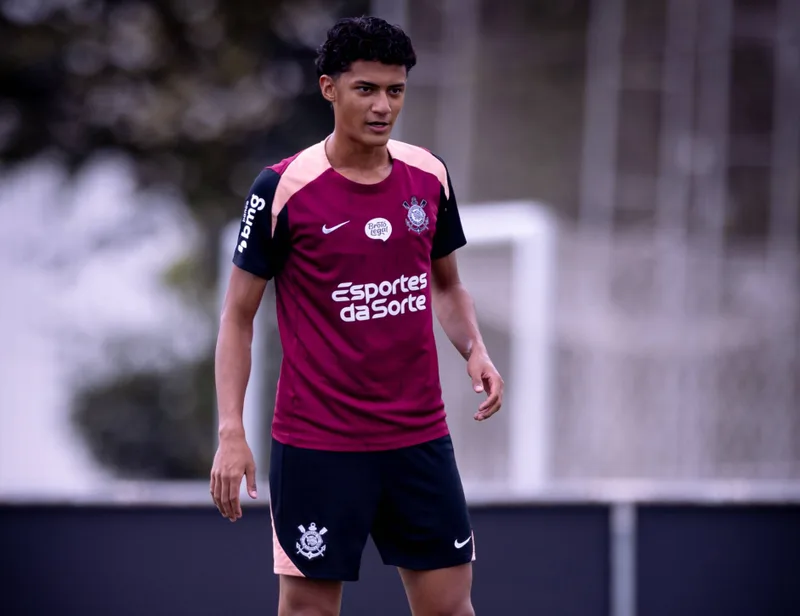 Técnico do Sub-20 alerta Iago Machado sobre vaidade após ascensão no Corinthians