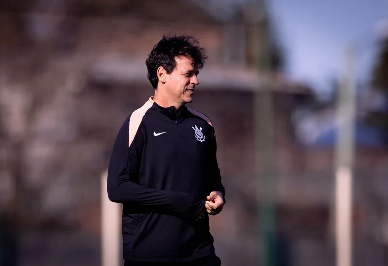Corinthians mantém Fernando Diniz após sequência de derrotas no Brasileirão
