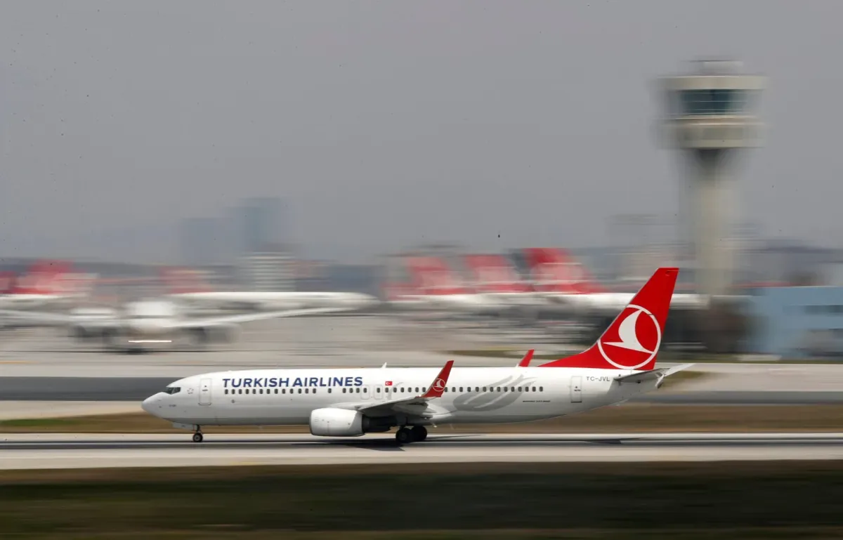 Turkish Airlines, AJet e Pegasus suspendem voos para o Irã