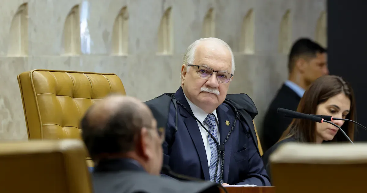 Decisão de Fachin suspende análise de investigação sobre André Mendonça