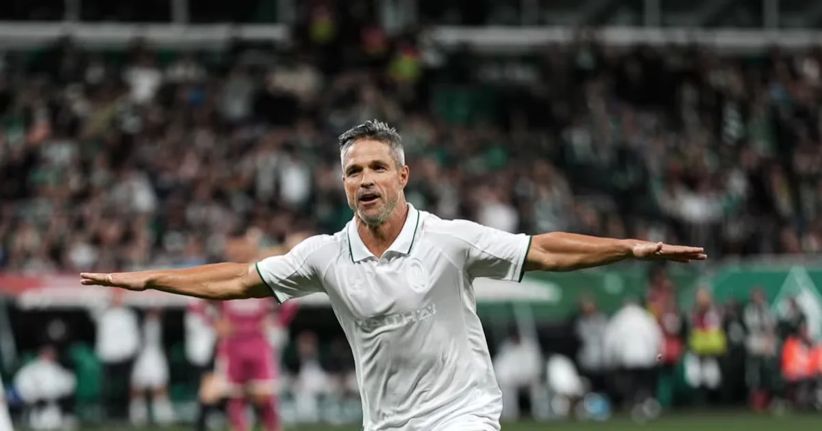 Diego Ribas participa de festa do Weserstadion e marca em reencontro com o Werder Bremen