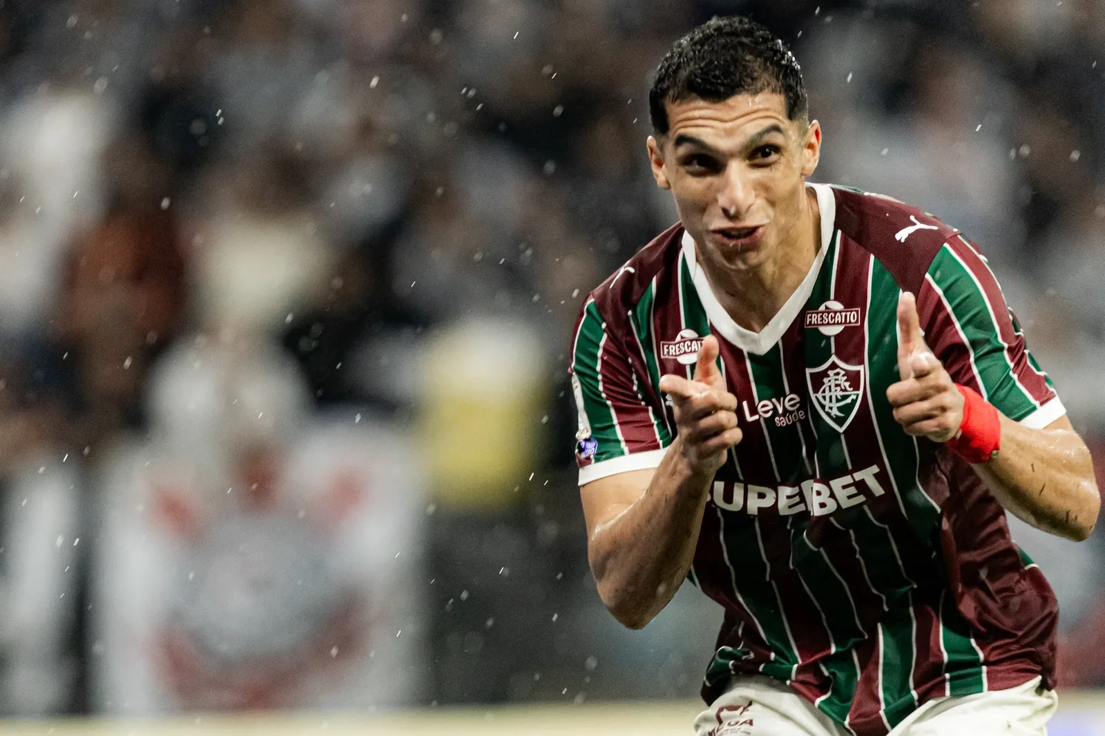 Kevin Serna alcança marca de 40 gols e assistências pelo Fluminense