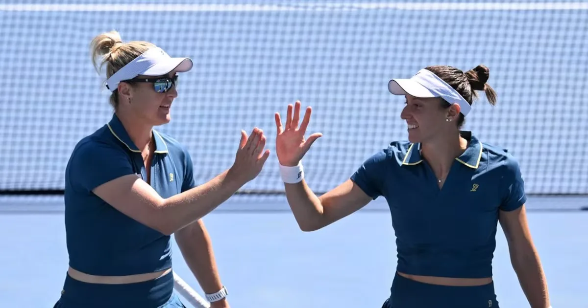 Stefani vence nas duplas e fica a uma rodada da final do US Open