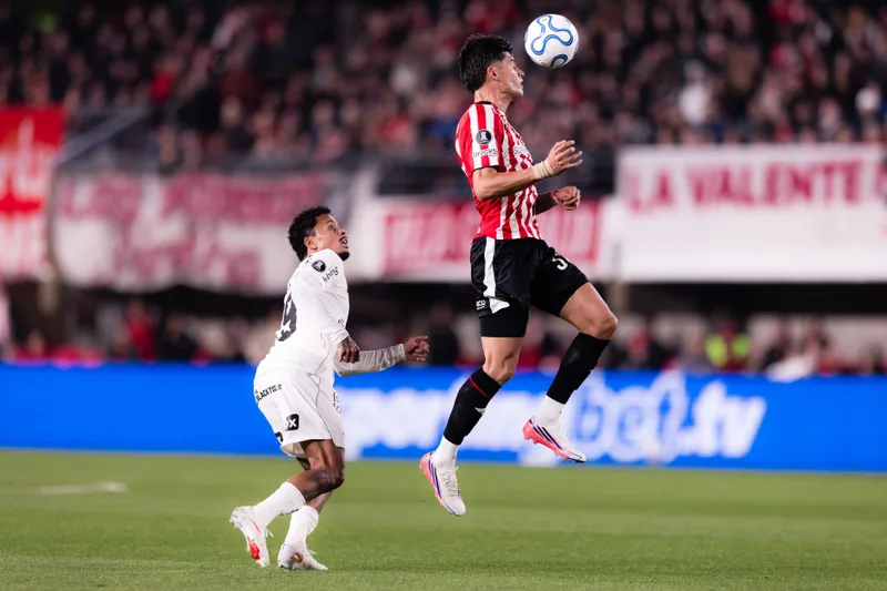 Corinthians empata na Libertadores e tem três jogadores convocados