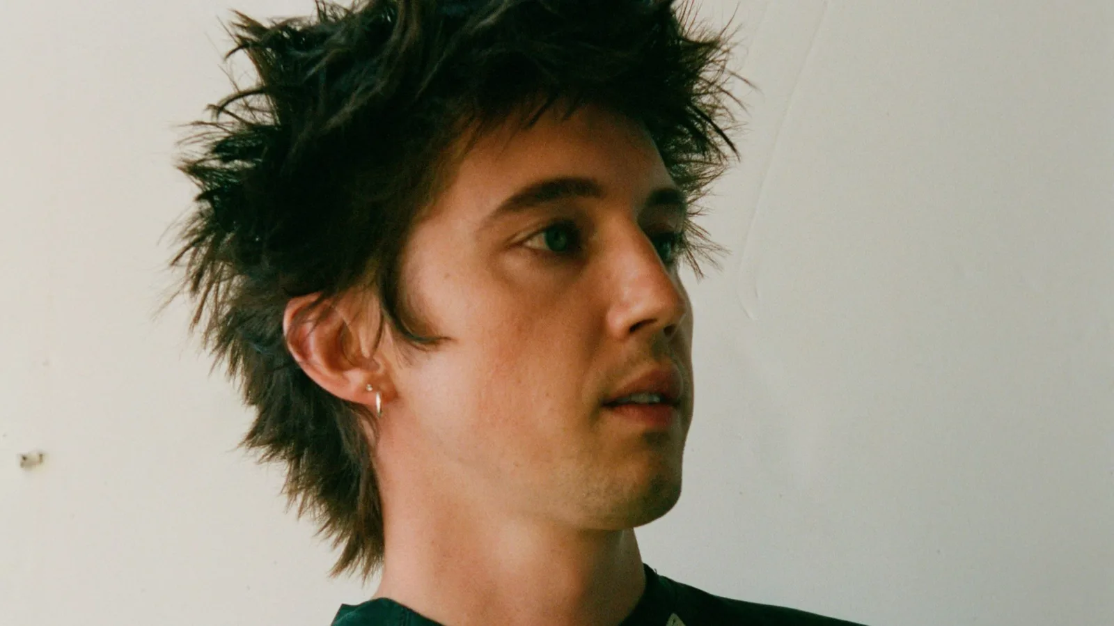 Troye Sivan divulga trecho de faixa inédita ligada a novo álbum