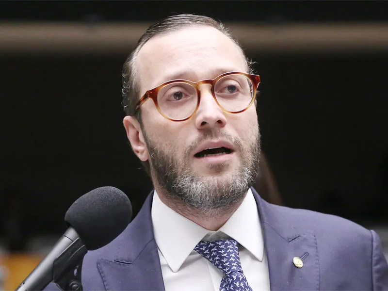 De R$ 289 mil a R$ 1,1 milhão: patrimônio de Filipe Barros cresce 283% antes da disputa pelo Senado