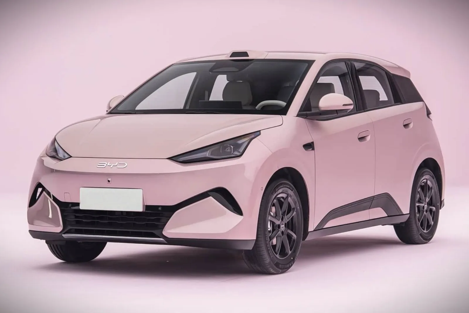 BYD prepara Dolphin Mini maior, mais potente e com motor traseiro