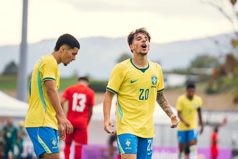 Lucca Caramico faz dois gols em vitória do Brasil sobre o Canadá