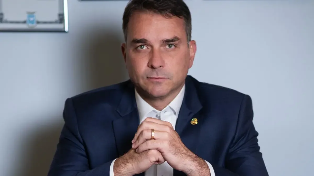 Flávio Bolsonaro não participará de debate presidencial da TV Globo