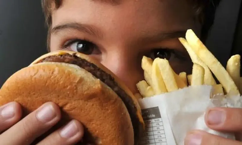 OMS recomenda abordagem integrada para obesidade entre crianças e adolescentes