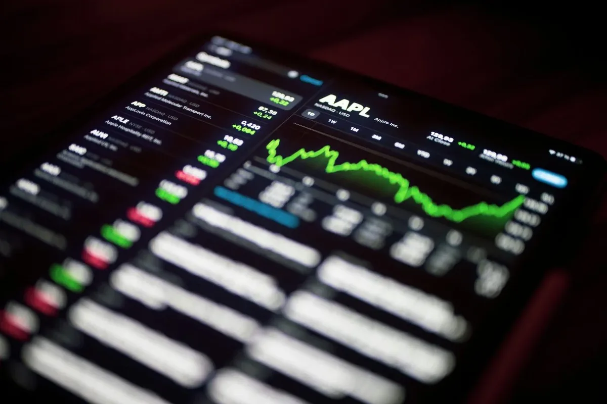 Apple fecha o dia em recorde com ações a US$341,07