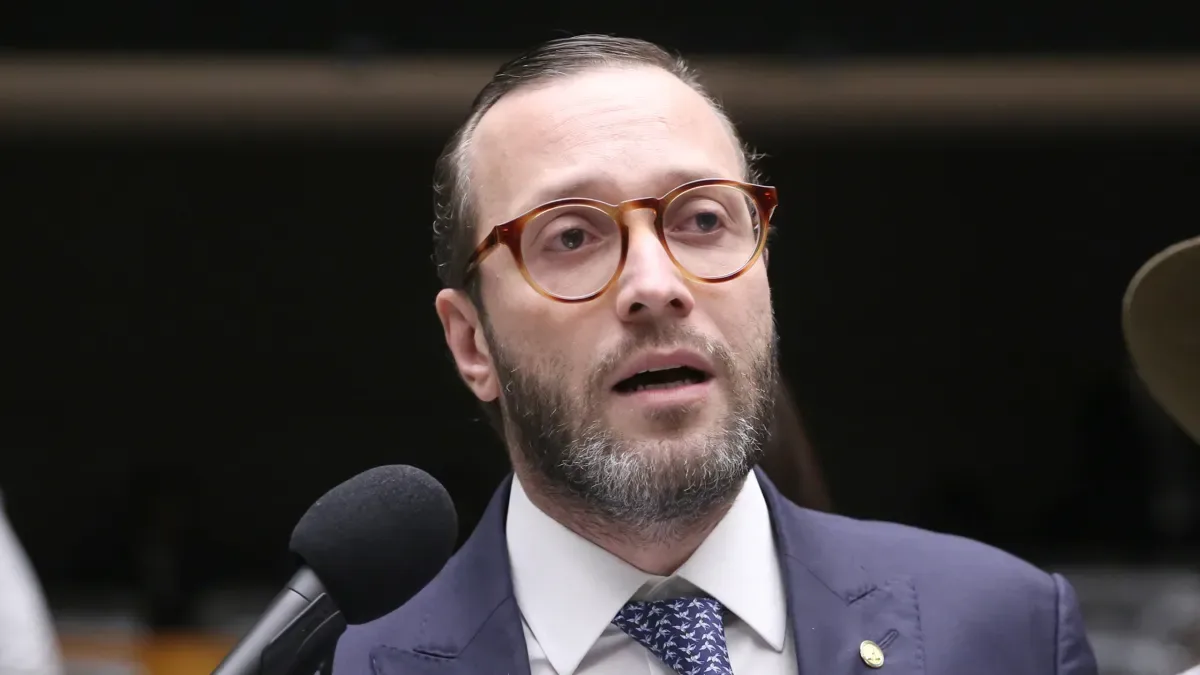 Bolsonarista Filipe Barros apresentou ‘emenda Master’ na Câmara e pressionou BC para beneficiar Vorcaro