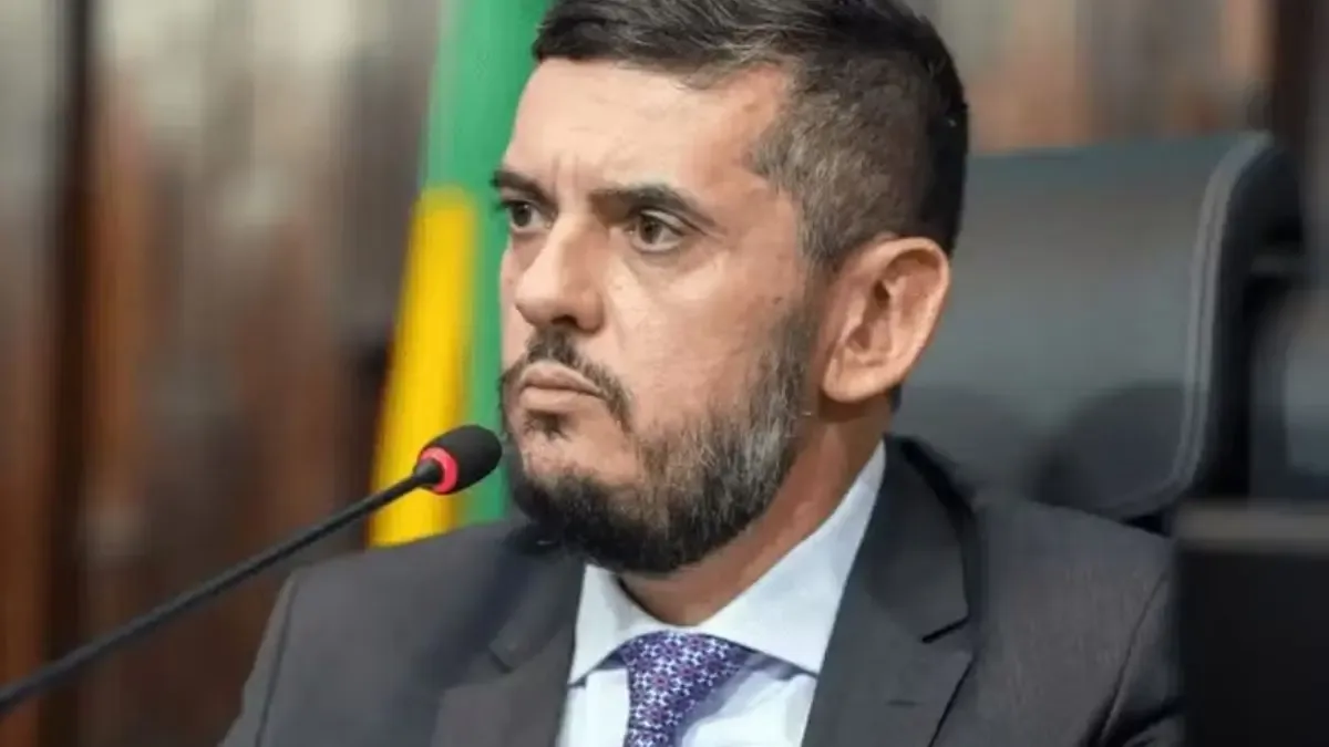 Esposa de Rodrigo Bacellar relata falta de ventilador e banho com caneco em presídio