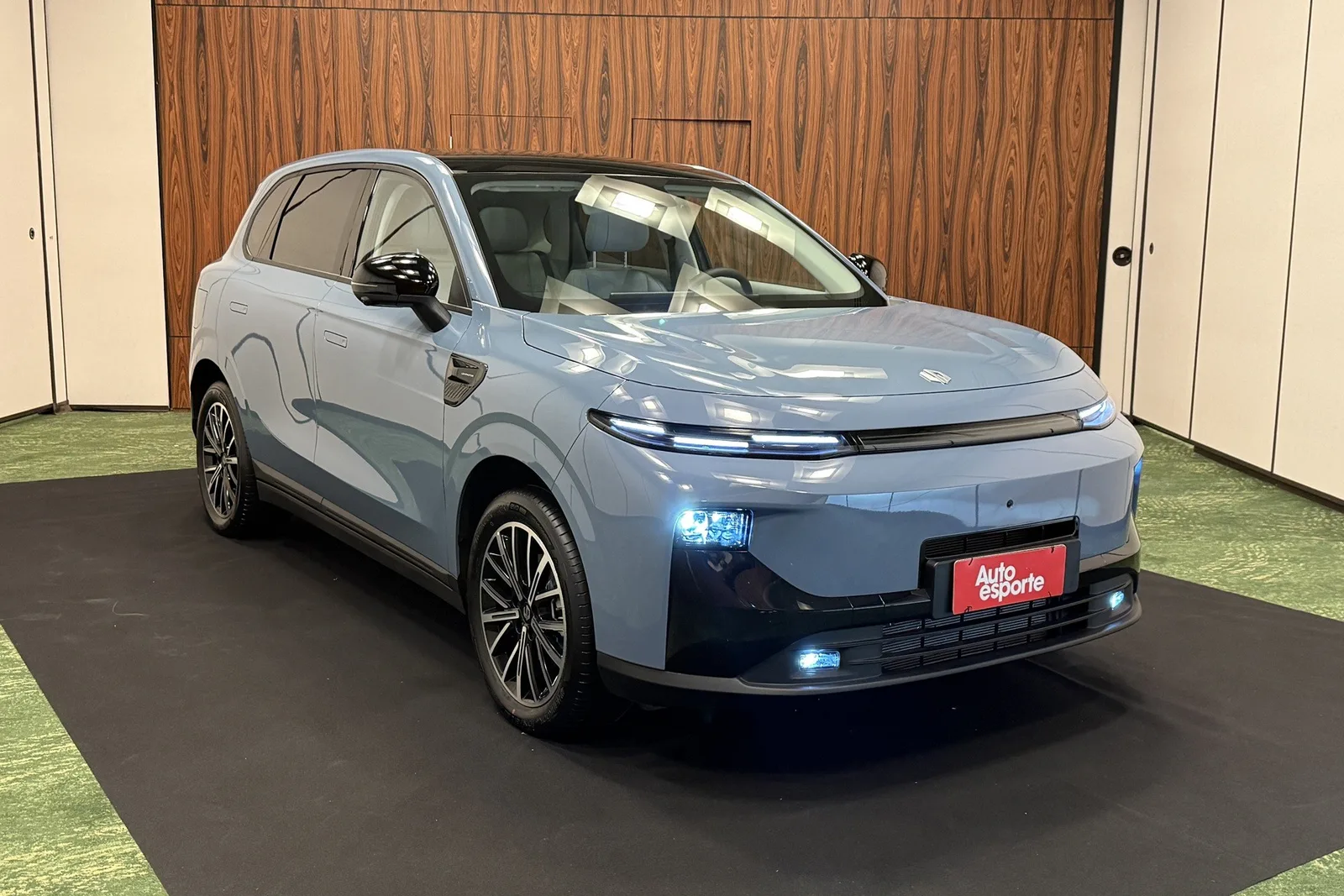 B10 REEV combina motor gerador e tração elétrica por R$ 179.990