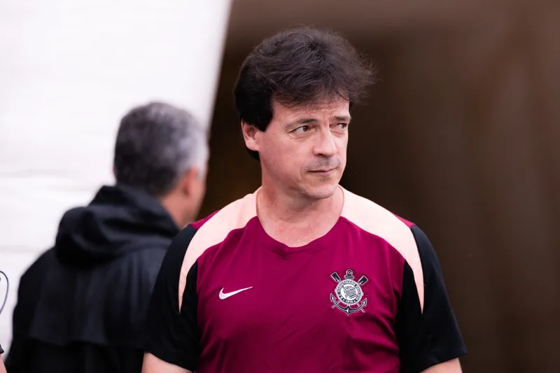 Corinthians enfrenta Fluminense sob risco de igualar série de 2006