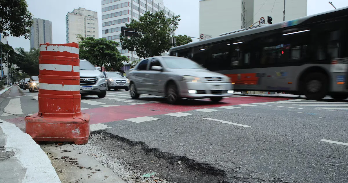 CET promete reforçar fiscalização de caminhões na Avenida São Gabriel