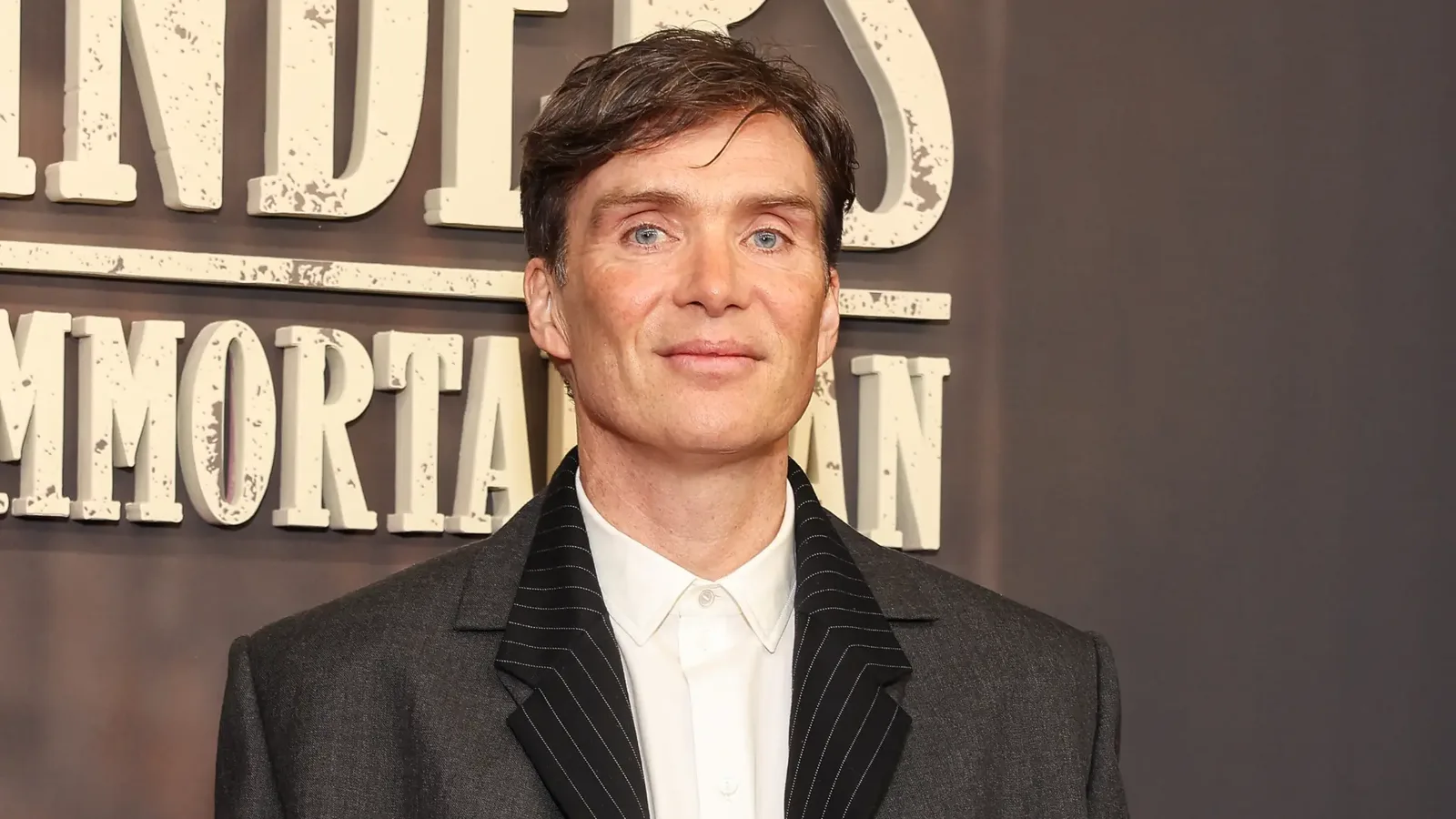 Aran Murphy estreia na TV e chama atenção pela semelhança com Cillian