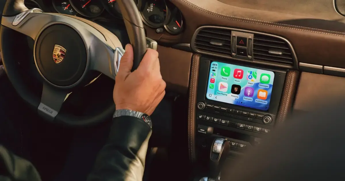 Porsche lança central com CarPlay sem fio para modelos de 2009 a 2016
